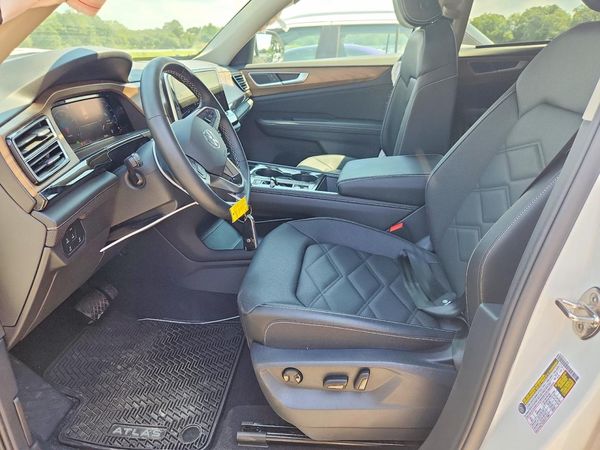 2025 VOLKSWAGEN ATLAS SE — DENT