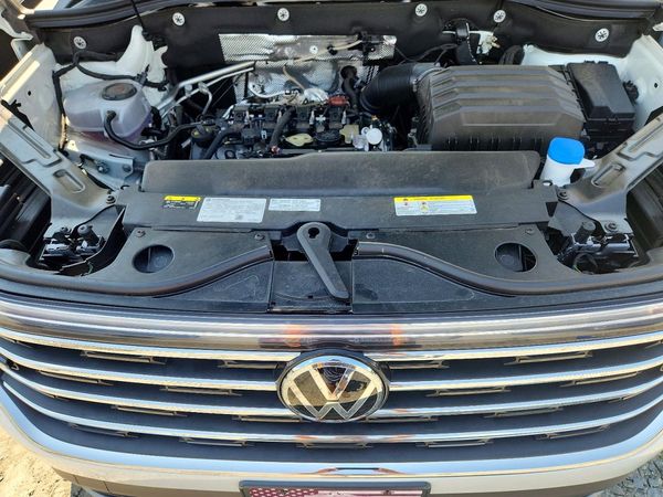 2025 VOLKSWAGEN ATLAS SE — Engine bay