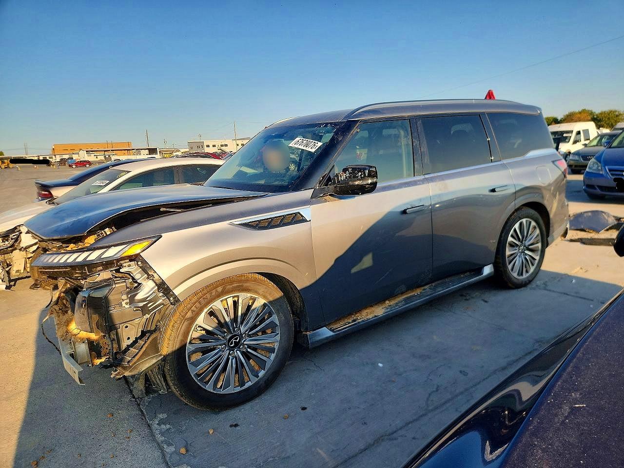 2025 INFINITI QX80 Sensory — Front 3/4