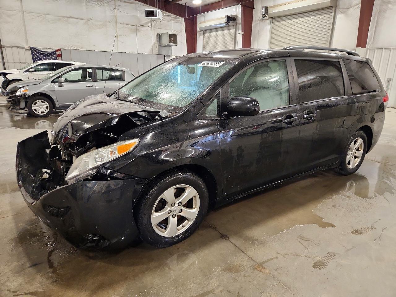 2014 TOYOTA SIENNA