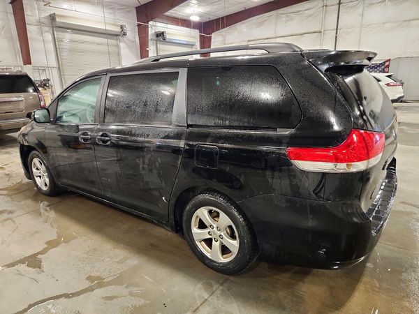 2014 TOYOTA SIENNA