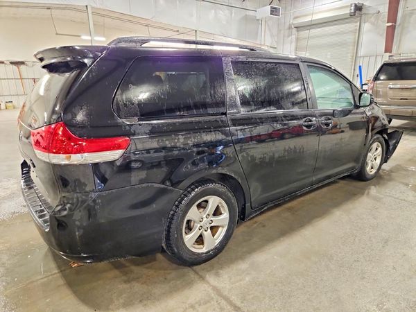 2014 TOYOTA SIENNA