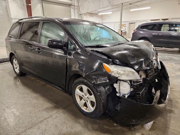2014 TOYOTA SIENNA