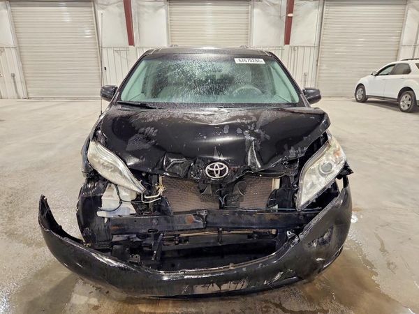 2014 TOYOTA SIENNA