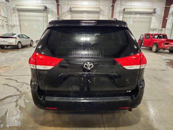 2014 TOYOTA SIENNA