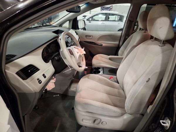 2014 TOYOTA SIENNA