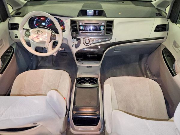 2014 TOYOTA SIENNA