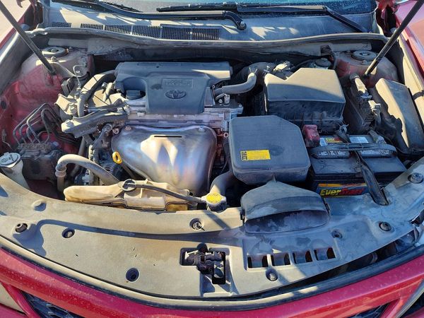 2012 TOYOTA CAMRY — Engine bay