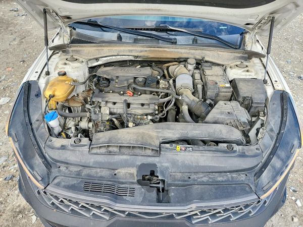 2021 KIA K5 — Engine bay