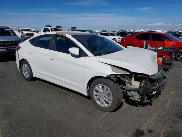 2018 HYUNDAI ELANTRA SE