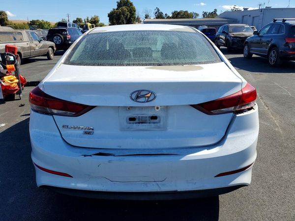 2018 HYUNDAI ELANTRA SE