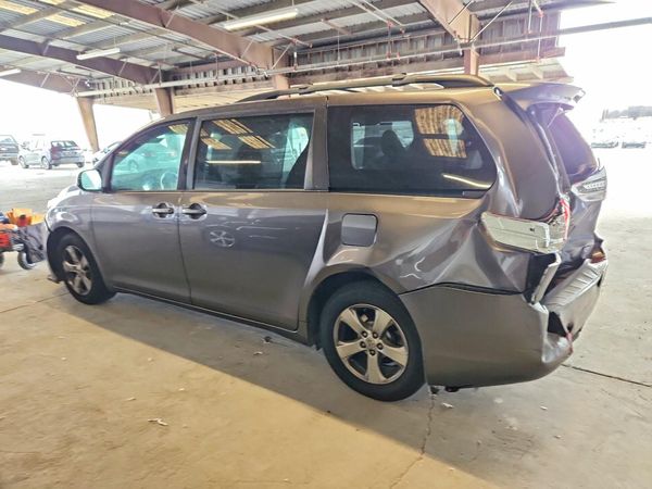 2014 TOYOTA SIENNA