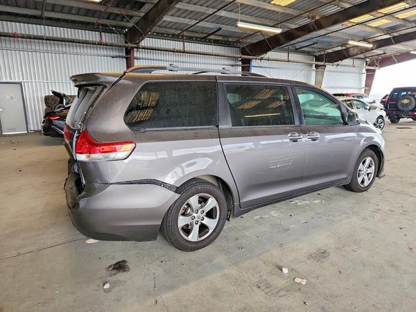 2014 TOYOTA SIENNA