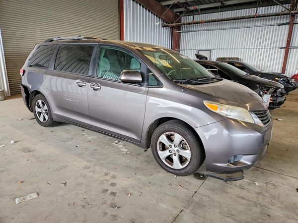 2014 TOYOTA SIENNA