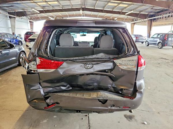 2014 TOYOTA SIENNA