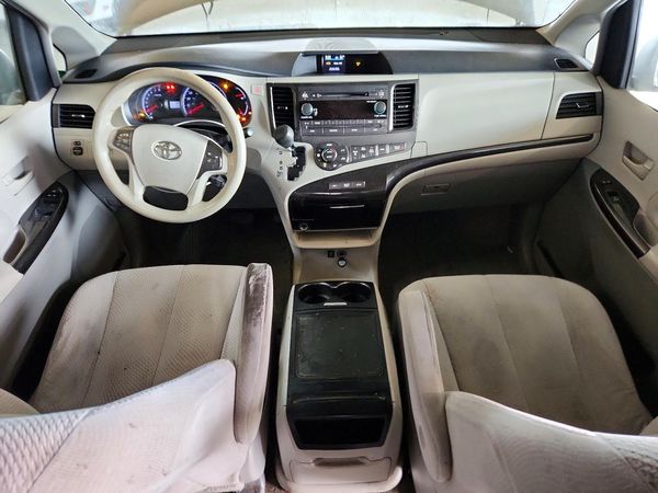 2014 TOYOTA SIENNA