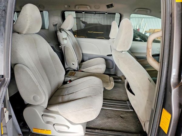 2014 TOYOTA SIENNA