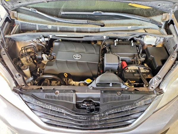 2014 TOYOTA SIENNA