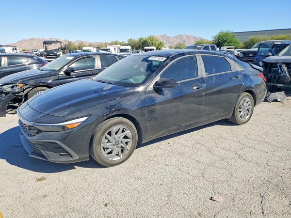 2024 HYUNDAI ELANTRA SEL — Front 3/4