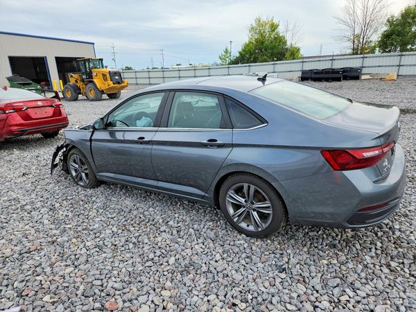 2023 VOLKSWAGEN JETTA SE w/ Sunroof