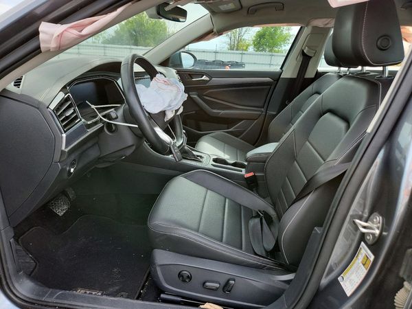 2023 VOLKSWAGEN JETTA SE w/ Sunroof