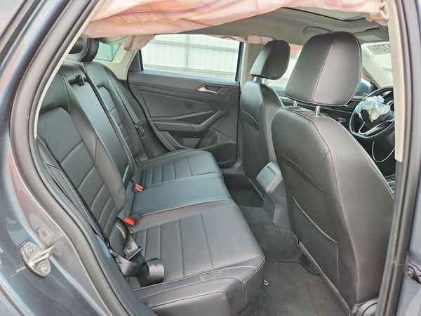 2023 VOLKSWAGEN JETTA SE w/ Sunroof