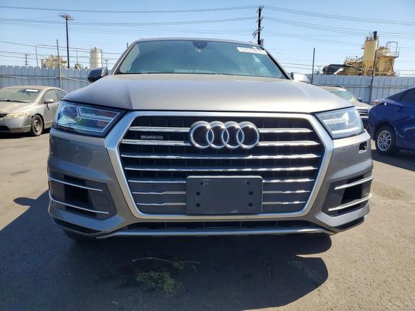 2017 AUDI Q7 quattro Premium