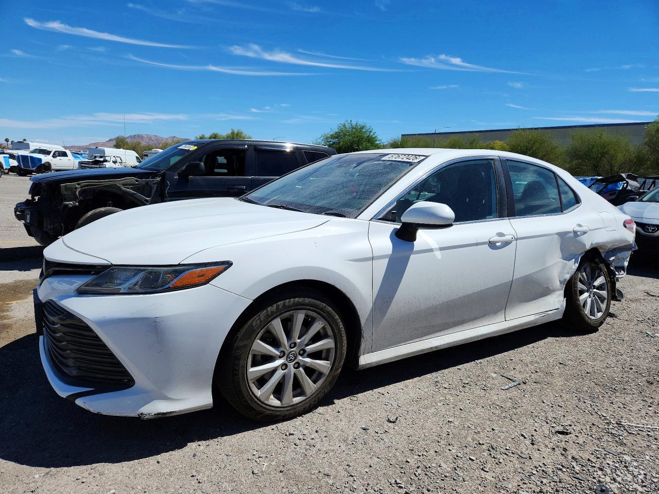 2020 TOYOTA CAMRY LE — Front 3/4