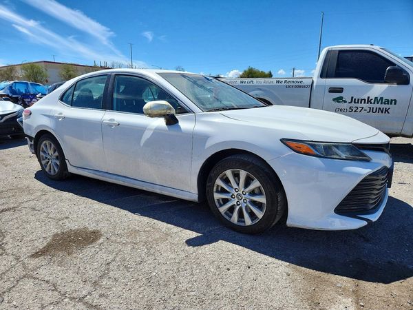2020 TOYOTA CAMRY LE — Passenger 3/4