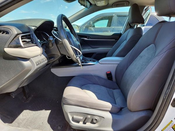 2020 TOYOTA CAMRY LE — DENT