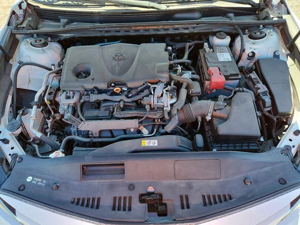 2020 TOYOTA CAMRY LE — Engine bay