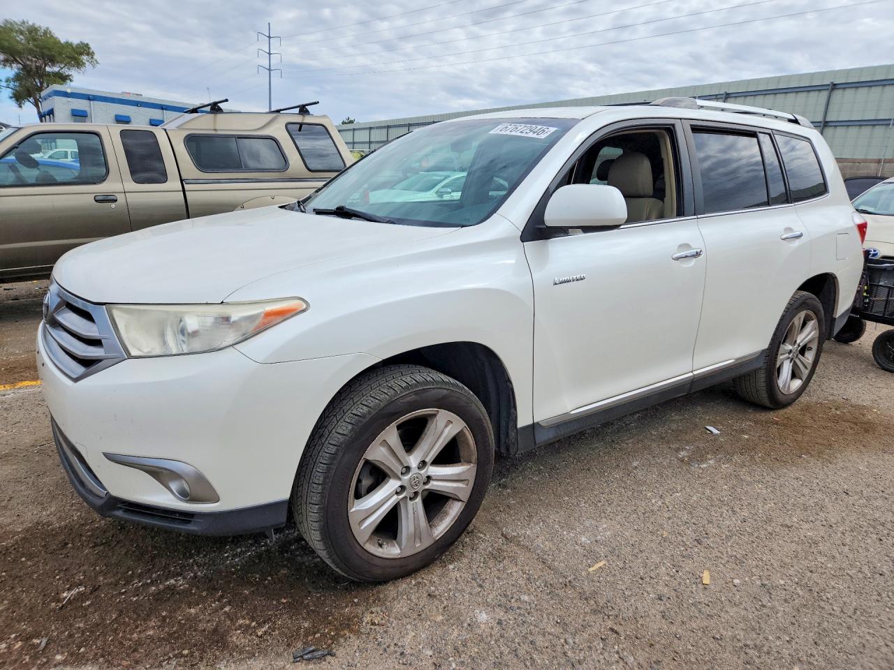 2013 TOYOTA HIGHLANDER Base/Hybrid — Front 3/4