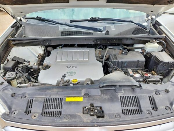 2013 TOYOTA HIGHLANDER Base/Hybrid — Engine bay