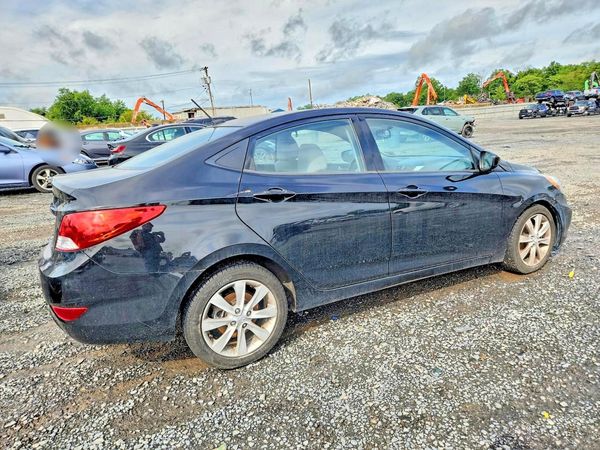 2013 HYUNDAI ACCENT GLS Premium/ SE