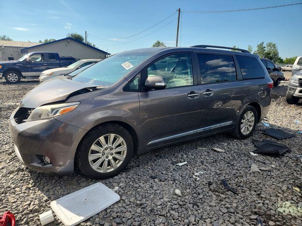 2015 TOYOTA SIENNA