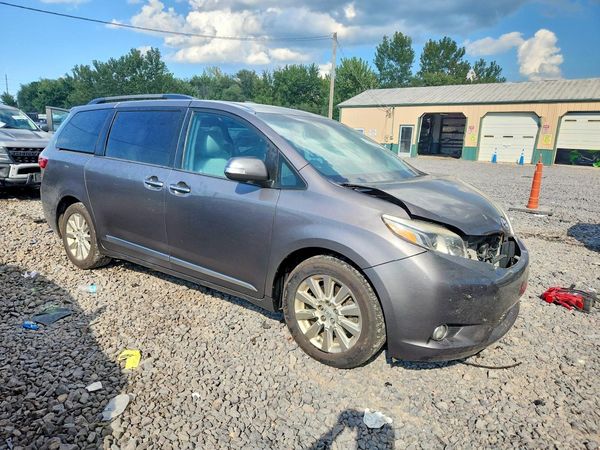 2015 TOYOTA SIENNA