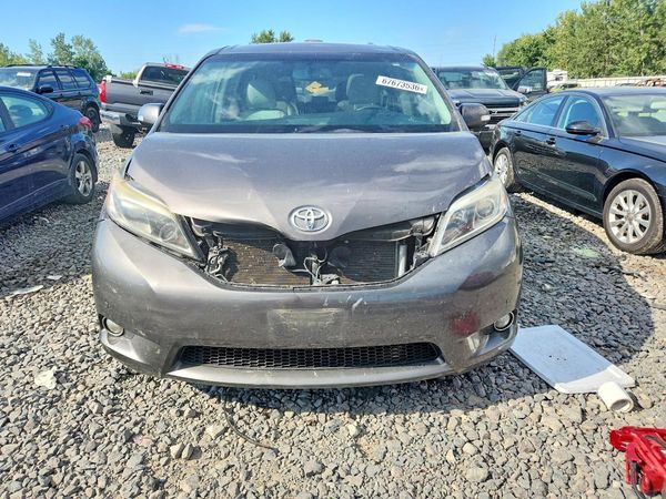 2015 TOYOTA SIENNA