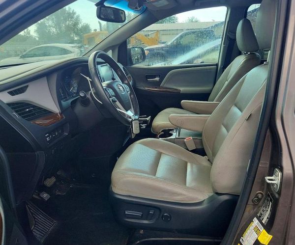 2015 TOYOTA SIENNA