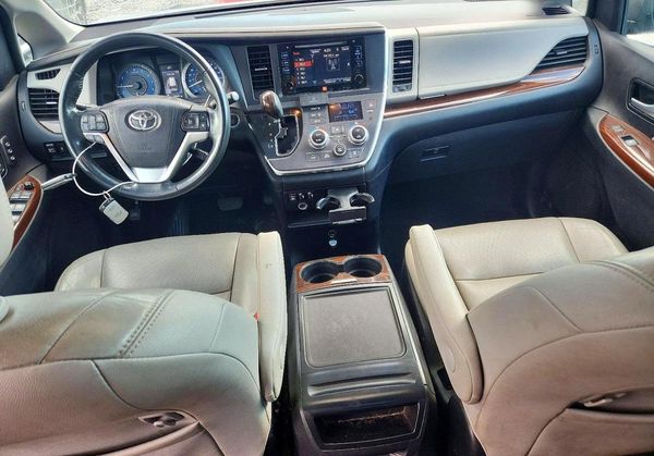 2015 TOYOTA SIENNA