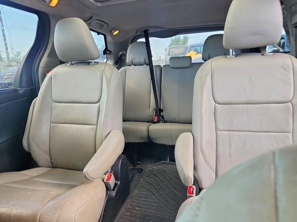 2015 TOYOTA SIENNA