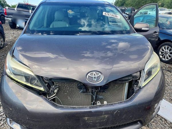2015 TOYOTA SIENNA