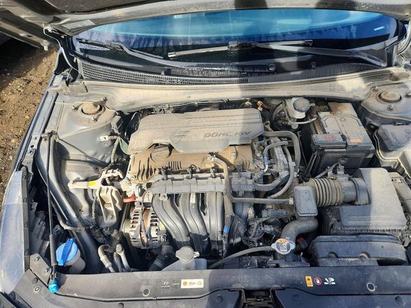 2023 HYUNDAI ELANTRA SEL — Engine bay