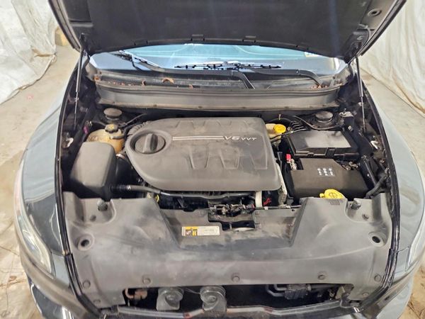 2015 JEEP CHEROKEE Limited — Engine bay