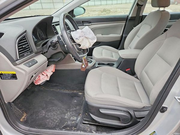 2018 HYUNDAI ELANTRA — DENT