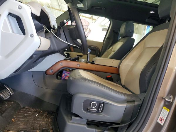 2023 LAND ROVER DEFENDER 130 X-Dynamic SE — DENT