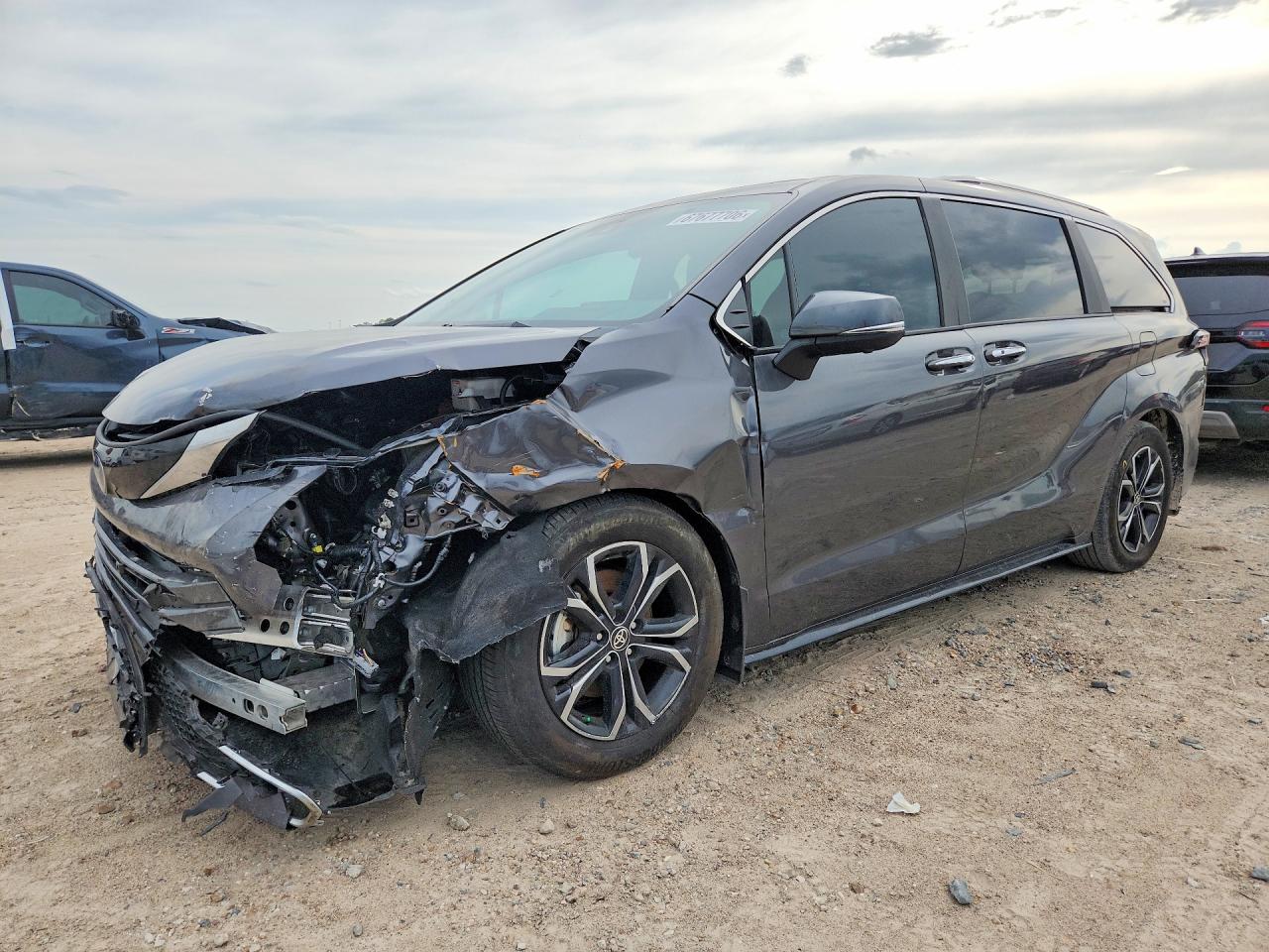 2025 TOYOTA SIENNA Platinum