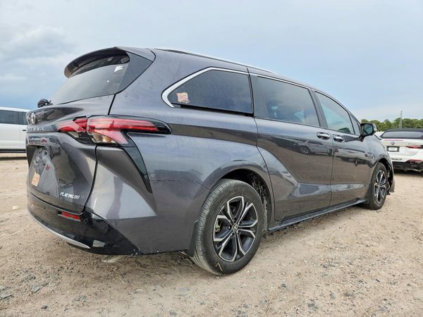 2025 TOYOTA SIENNA Platinum