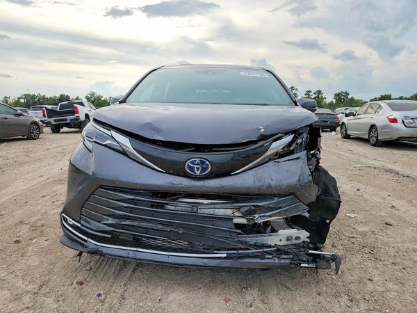 2025 TOYOTA SIENNA Platinum