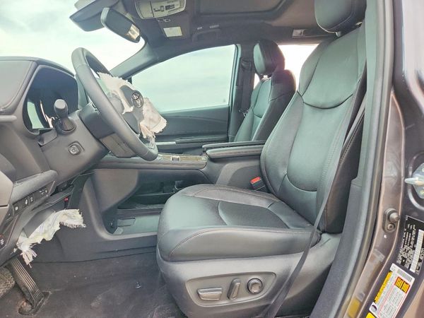 2025 TOYOTA SIENNA Platinum
