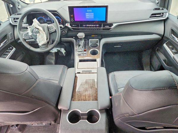 2025 TOYOTA SIENNA Platinum